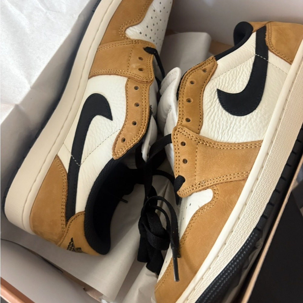 Nike Tan and Black Men's Sneakers